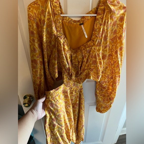 NWOT Yellow Free People cutout mini dress sz L - Picture 2 of 4